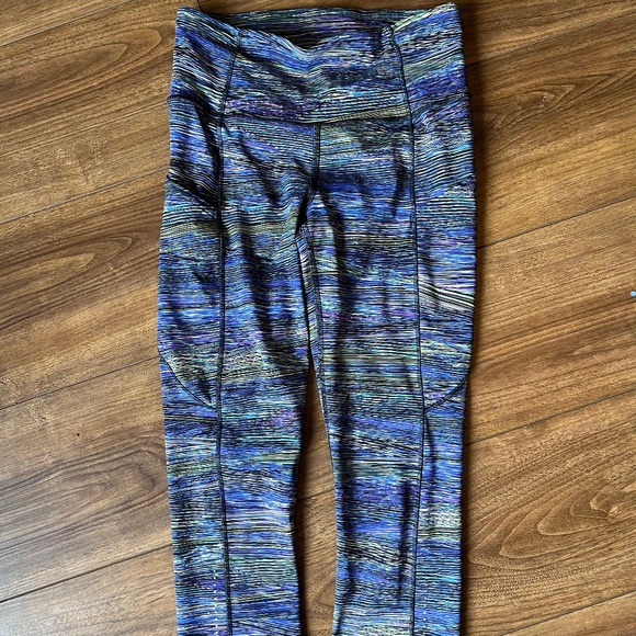 COPY - Ladies Lululemon Capris - Good Used Condition - Size 4 - Picture 1 of 3